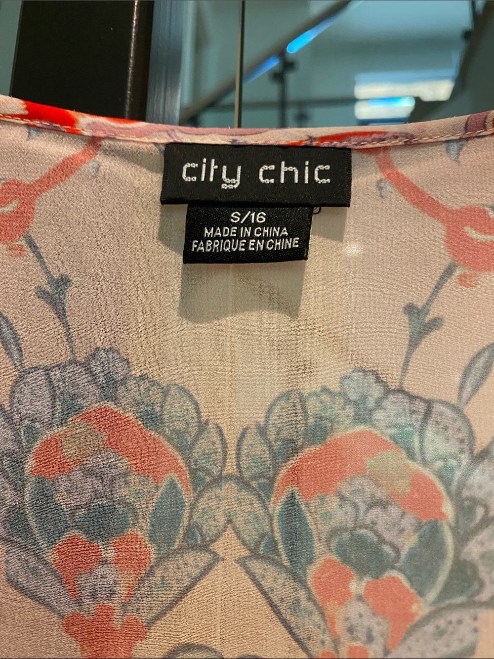 City Chic Coral & Red Printed V-Neck Maxi Dress - Picture 4 of 6